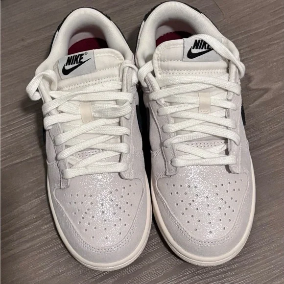 Women’s Nike Dunk Low SE White/ Black/ Team Red - Picture 4 of 5